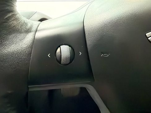Used 2022 Tesla Model Y Long Range AWD/4WD image 21