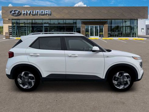 New 2026 Hyundai Venue SEL FWD image 9