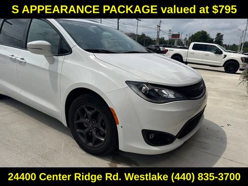 Used 2019 Chrysler Pacifica Limited w/ S Appearance Package FWD image 3