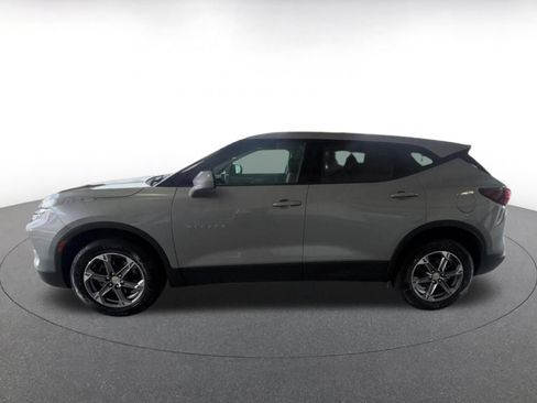 Used 2025 Chevrolet Blazer LT FWD image 8