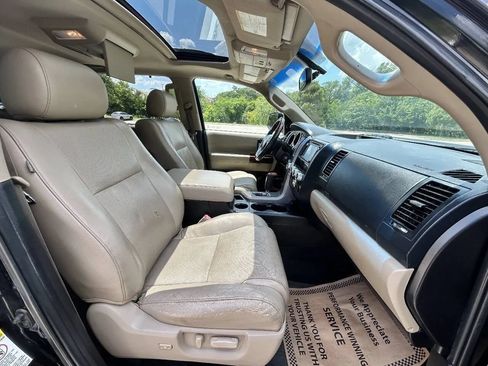 Used 2016 Toyota Sequoia Platinum RWD image 17