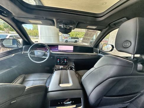 Certified 2025 Cadillac Escalade Premium Luxury AWD/4WD image 21