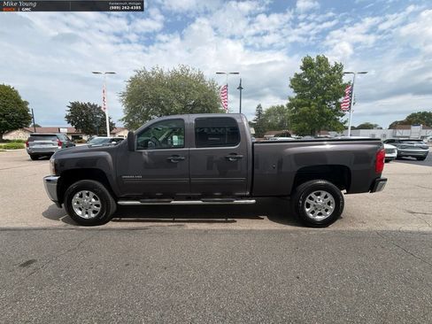 Used 2011 Chevrolet Silverado 2500 LT w/ Interior Plus Package RWD image 9