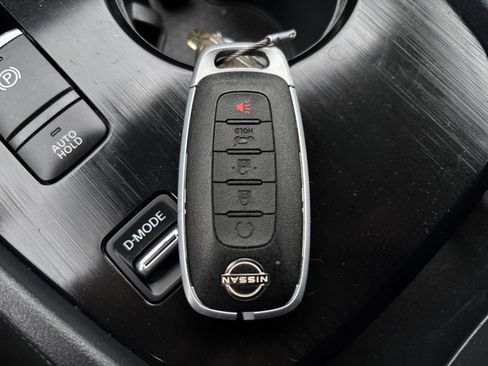 Used 2025 Nissan Rogue SV FWD image 21