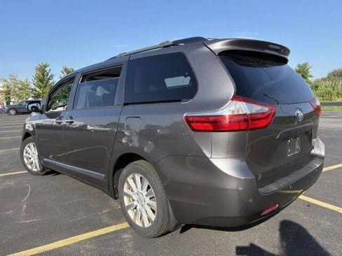 Used 2017 Toyota Sienna XLE w/ XLE Navigation Package AWD/4WD image 10
