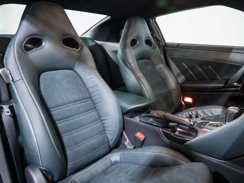 Used 2021 Nissan GT-R Premium AWD/4WD image 28