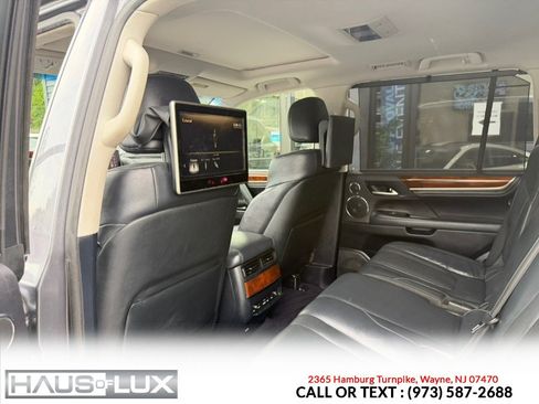 Used 2018 Lexus LX 570 4WD w/ Luxury Package image 17