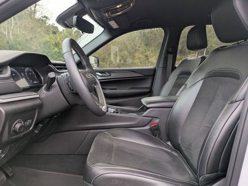 Used 2024 Jeep Grand Cherokee L Laredo image 14