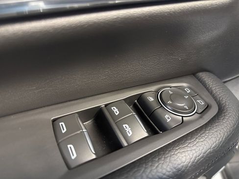 Used 2025 GMC Yukon XL Denali image 21