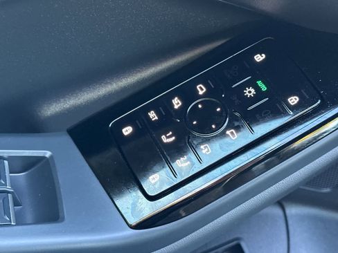 Used 2025 Audi Q6 e-tron Premium w/ Convenience Package image 13