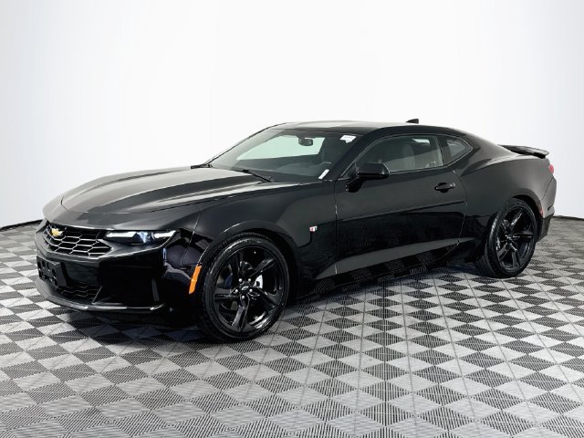 Used 2024 Chevrolet Camaro LT RWD image 4