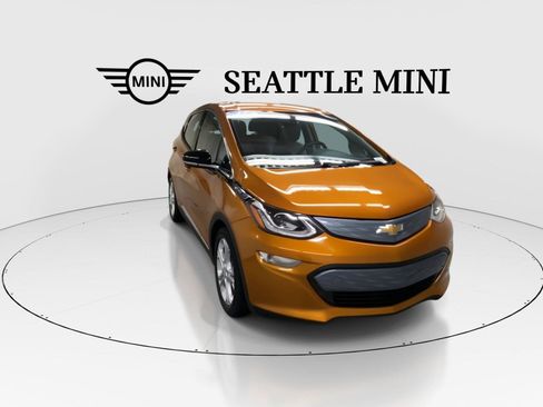 Used 2017 Chevrolet Bolt LT FWD image 3