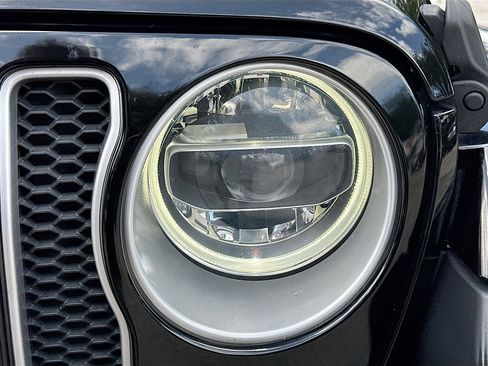 Used 2018 Jeep Wrangler Unlimited Sahara image 29