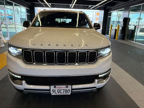 Used 2024 Jeep Wagoneer L Series II RWD image 6