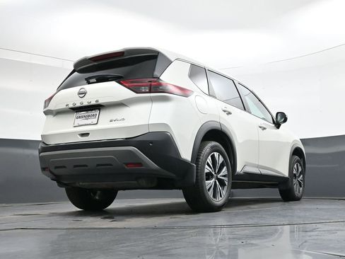 Used 2022 Nissan Rogue SV image 34