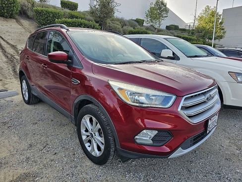Used 2018 Ford Escape SE image 5