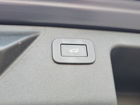 Used 2024 Land Rover Discovery Sport S image 35