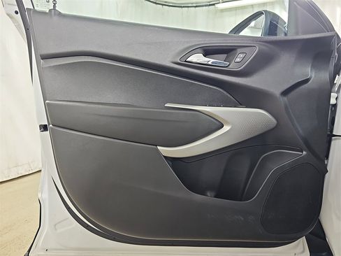 Certified 2024 Chevrolet Trax RS w/ Driver Confidence Package image 33