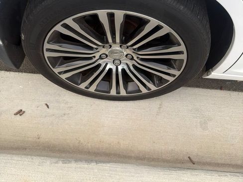 Used 2013 Chrysler 300 S RWD image 4
