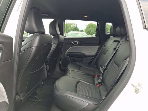 Certified 2024 Jeep Compass Latitude AWD/4WD image 10