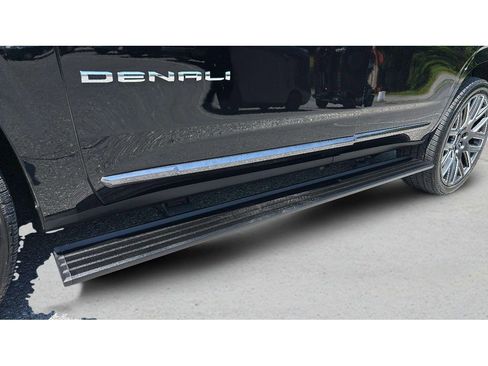 Used 2025 GMC Yukon Denali Ultimate AWD/4WD image 29