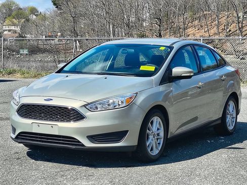 Used 2016 Ford Focus SE image 3