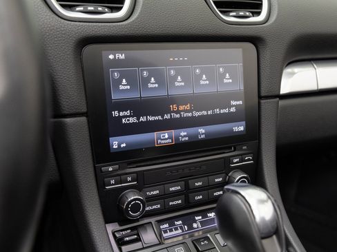 Used 2018 Porsche 718 Boxster image 17