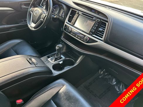 Used 2019 Toyota Highlander XLE image 18