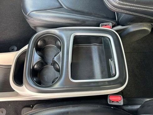 Used 2024 Chrysler Pacifica Limited FWD image 36