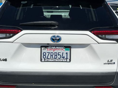 Used 2021 Toyota RAV4 LE AWD/4WD image 19