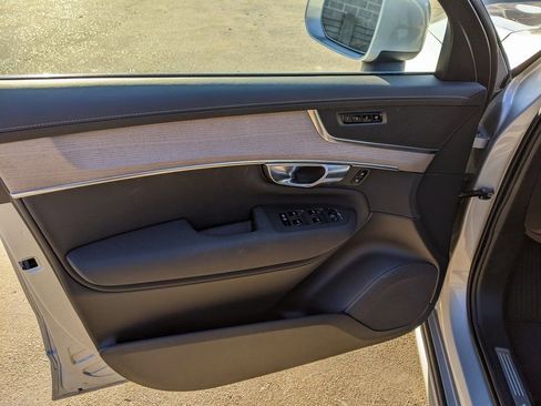 Certified 2025 Volvo XC90 B6 Plus image 9