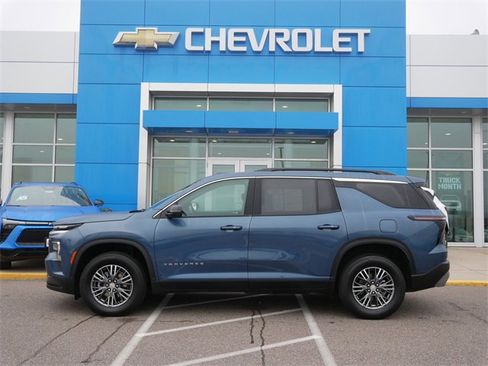 Certified 2025 Chevrolet Traverse LT image 4