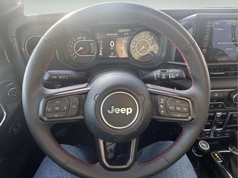 Used 2024 Jeep Wrangler Unlimited Rubicon image 13