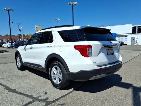 Used 2023 Ford Explorer XLT w/ Equipment Group 202A AWD/4WD image 9