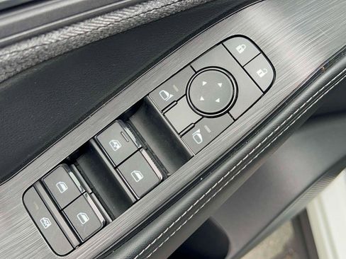 Used 2023 Nissan Rogue SV image 24