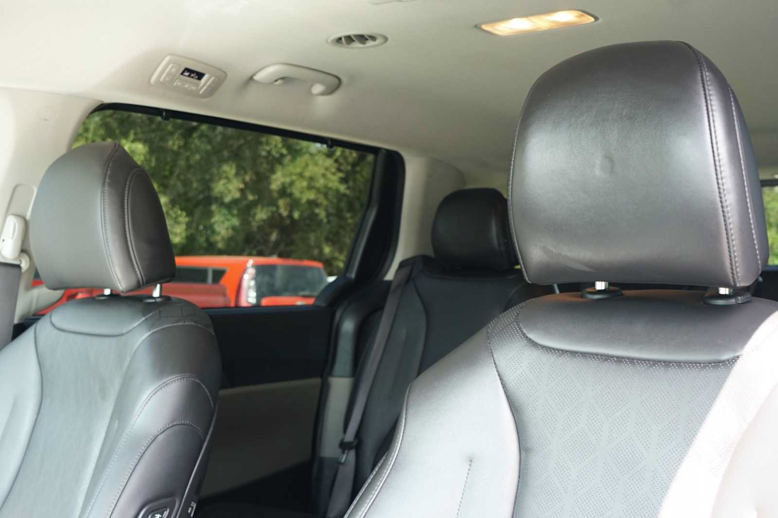 Certified 2025 Kia Carnival EX FWD image 9