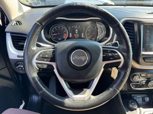 Used 2015 Jeep Cherokee Latitude w/ Cold Weather Group AWD/4WD image 31