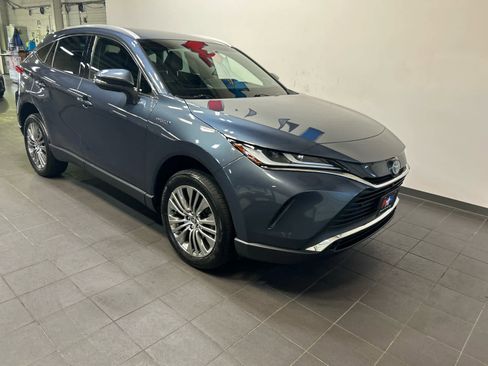 Used 2021 Toyota Venza Limited AWD/4WD image 2
