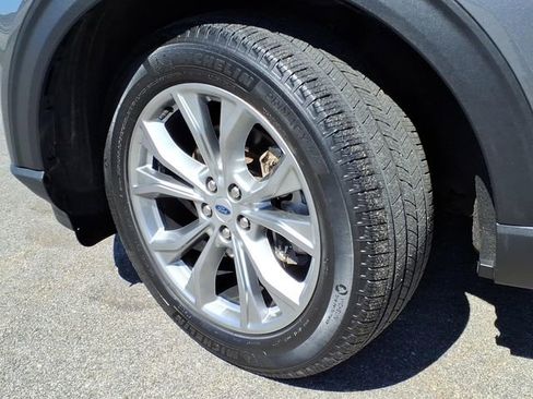 Used 2022 Ford Explorer XLT w/ Equipment Group 202A AWD/4WD image 8