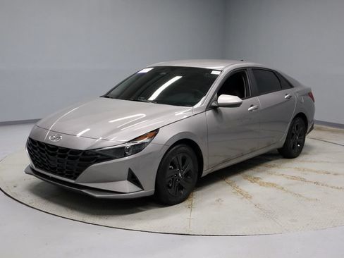 Used 2023 Hyundai Elantra SEL FWD image 7