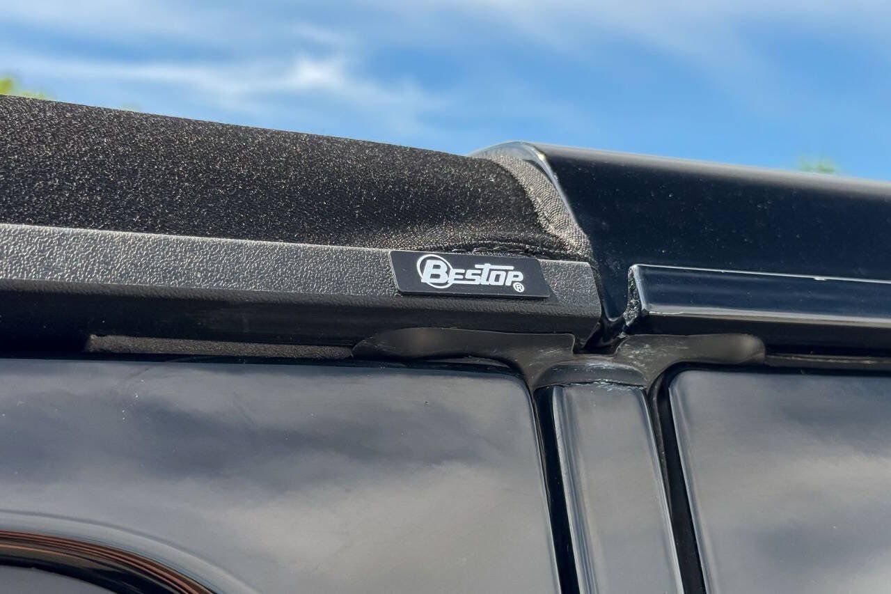 Used 2021 Jeep Wrangler Unlimited Sahara AWD/4WD image 25