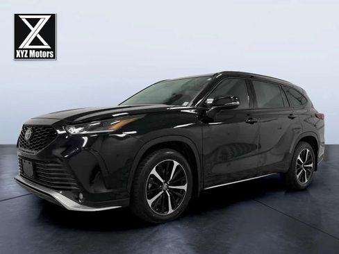 Used 2022 Toyota Highlander XSE image 2