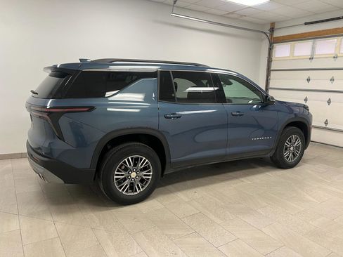 Used 2025 Chevrolet Traverse LT FWD image 5