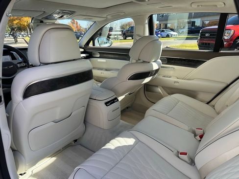 Used 2025 Genesis G90 3.5T image 19
