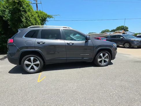 Used 2021 Jeep Cherokee Limited FWD image 2