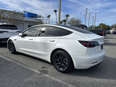 Used 2023 Tesla Model 3 Standard Range image 3