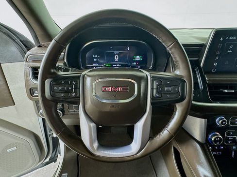 Used 2024 GMC Yukon XL SLT w/ SLT Luxury Package AWD/4WD image 9