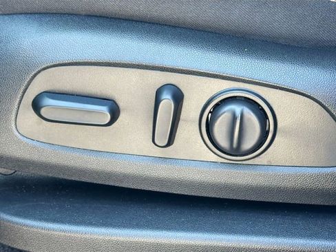 Used 2020 Chevrolet Traverse LT image 26