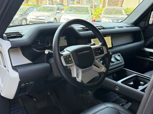 Used 2023 Land Rover Defender 110 S AWD/4WD image 4