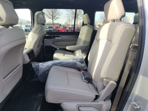 New 2026 Jeep Grand Wagoneer Limited image 18